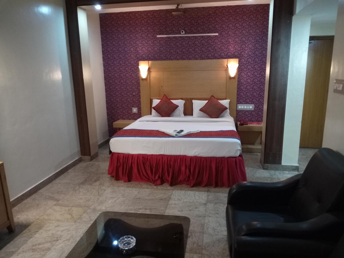 Hotel Duke Maduráj Kültér fotó
