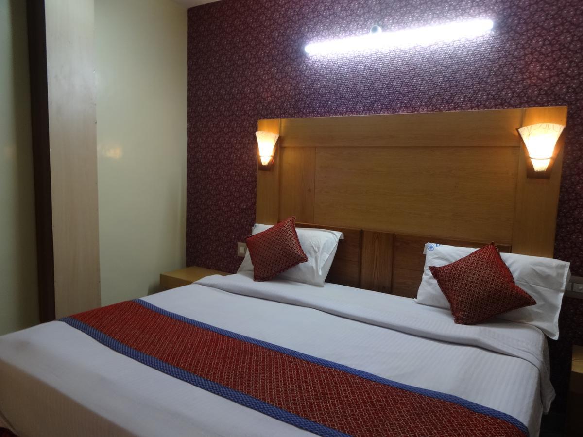 Hotel Duke Maduráj Kültér fotó