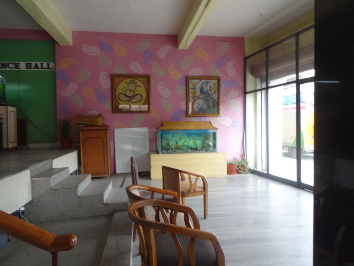 Hotel Duke Maduráj Kültér fotó