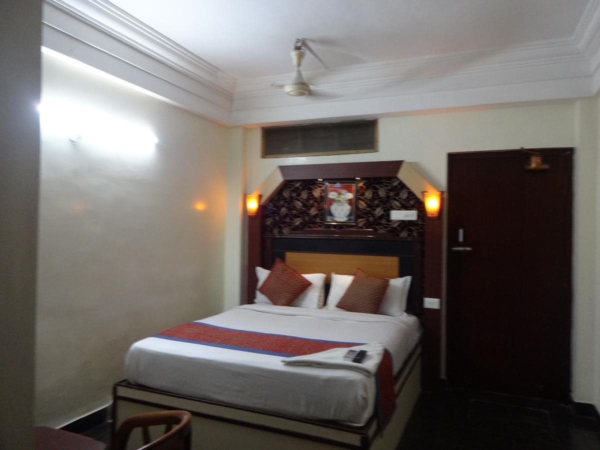 Hotel Duke Maduráj Kültér fotó